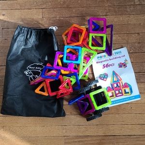 LIKE NEW Magnetic building set 56 pcs